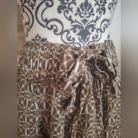 Joe fresh size Large skirt, olive green in color with pockets - Picture 3 of 3